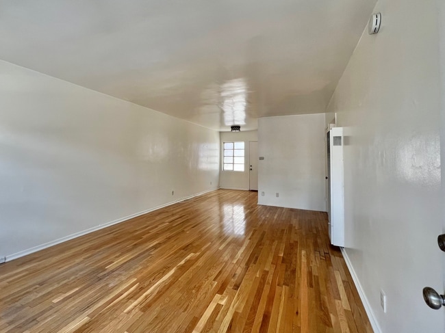 Living Room - 1342 Yale St