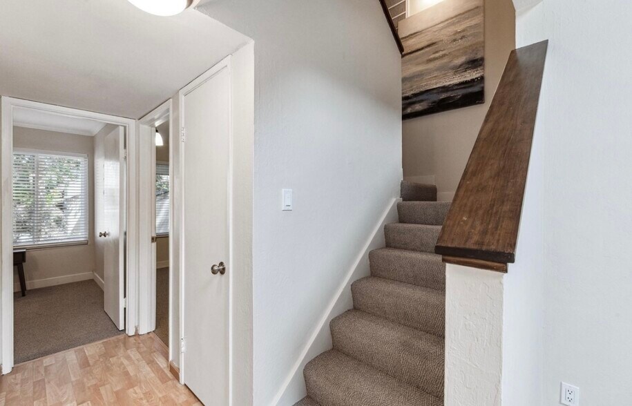 Building Photo - 2724 Oak Rd