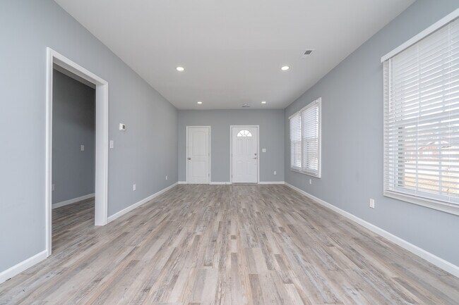 Building Photo - 206 Boundary Dr