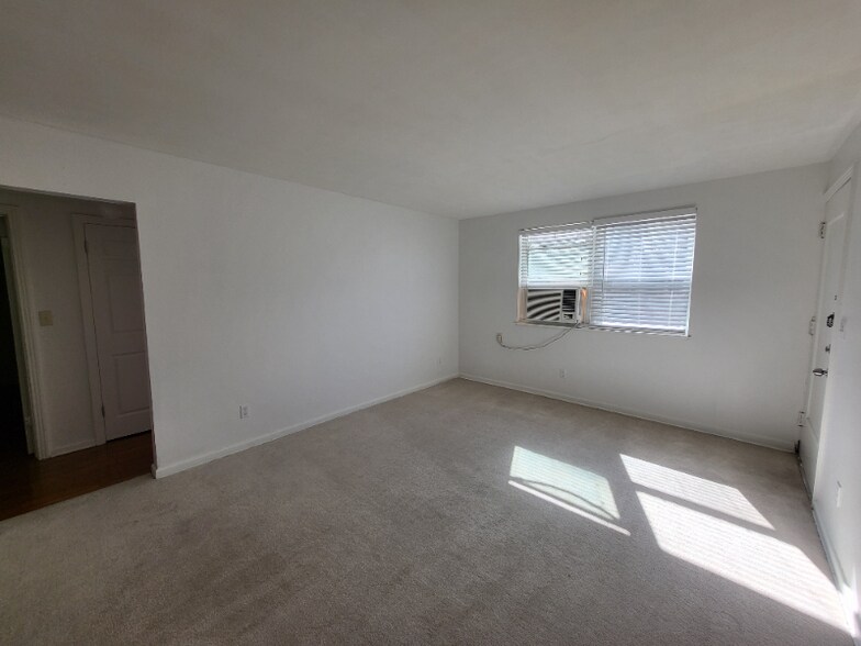 Building Photo - 3365 Drew St