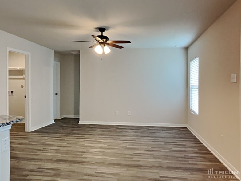 Building Photo - 10122 Cerritos dr