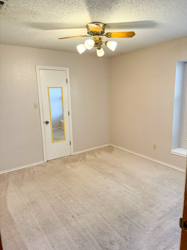 Building Photo - 2722 Margaret Dr