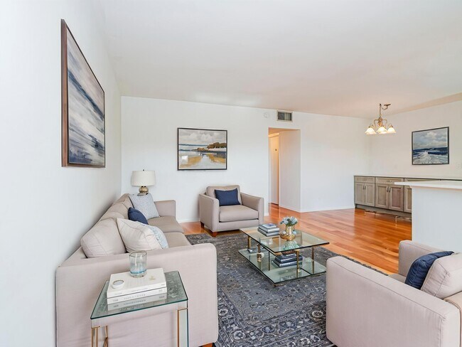 Building Photo - 37 Yacht Club Dr