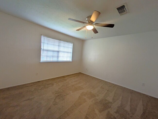 Building Photo - Townhome in the Heart of Beaumont!