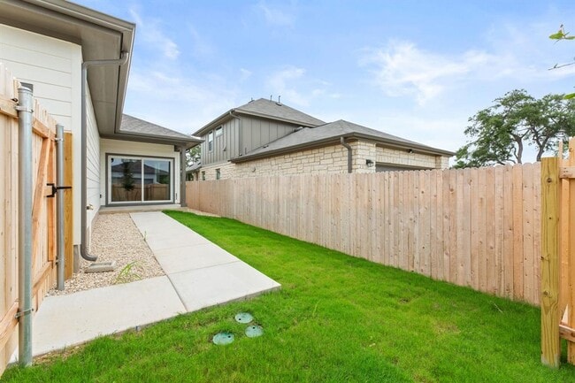 Building Photo - 183 Glocken Ln