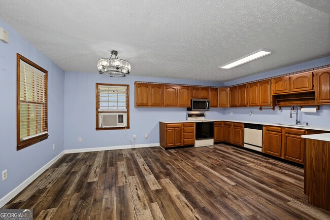 Building Photo - 241 Busbin Rd