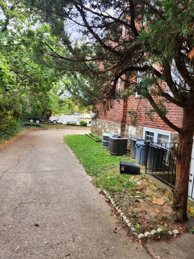 Building Photo - 6651CLARIDGE