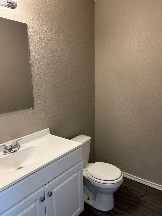 Building Photo - 434 S Nixon St