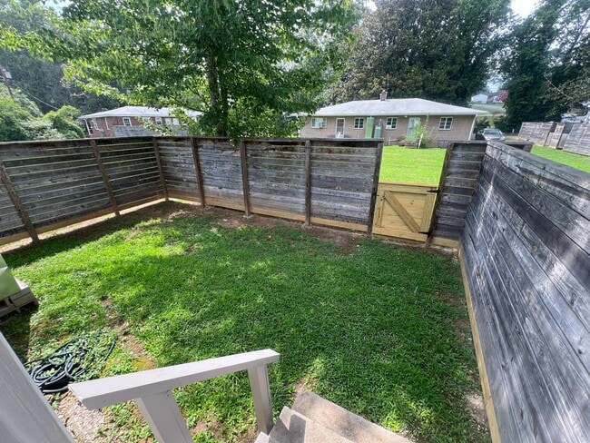 Building Photo - 104 Dukeland Dr