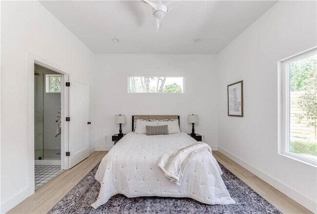 Building Photo - 4800 Vinson Dr