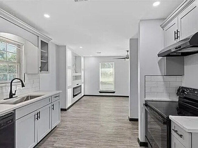 Building Photo - Charming, Beautifully Remodeled Home in The Upland Addition