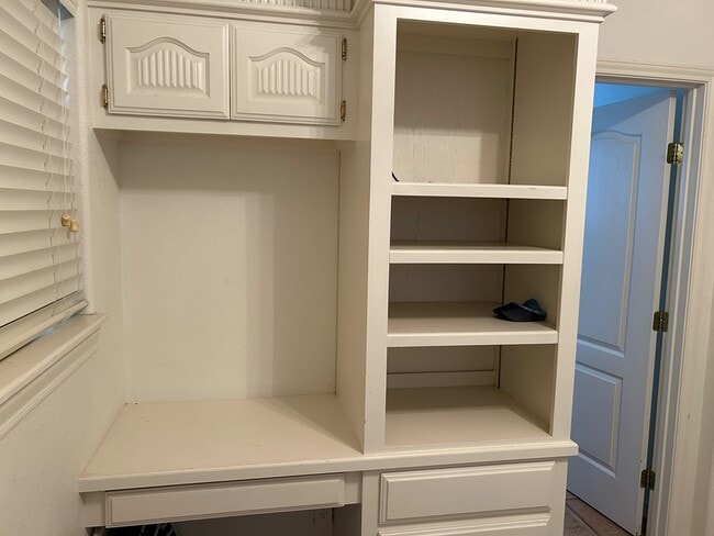 Building Photo - 415 Sun Dial Cir