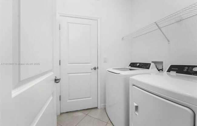 Building Photo - 16851 Cayo Key Dr