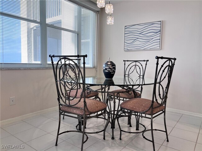 Building Photo - 5550 Heron Point Dr