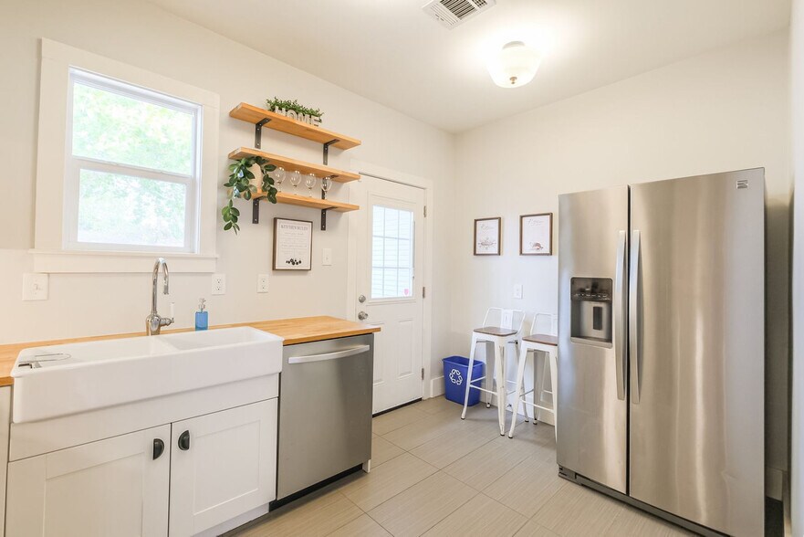 Building Photo - 207 Lindale St