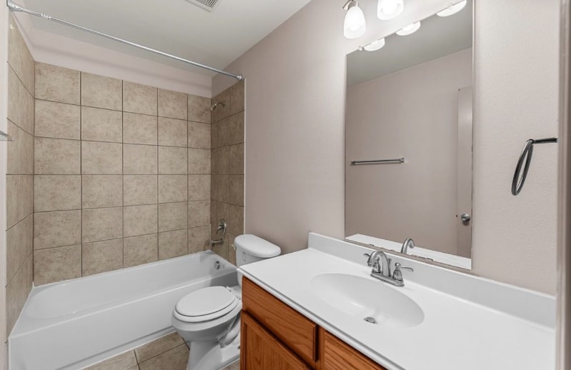 Building Photo - 12626 Bay Ave