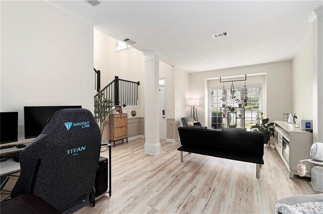 Building Photo - 1611 Hillside Bend Crossing