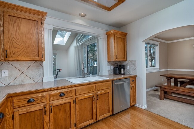 Building Photo - 3 Bedroom 2.5 Bath House