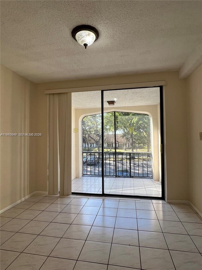 Building Photo - 3760 Inverrary Dr