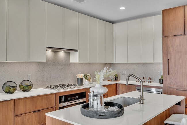 Building Photo - 566 Columbus Ave