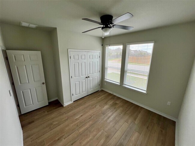 Building Photo - 11908 Saddle Rock Dr