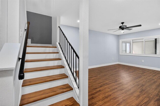 Building Photo - 6660 Cape Hatteras Way NE