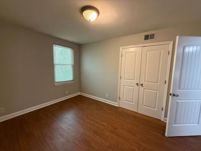 Building Photo - Inglewood Duplex Available Now!