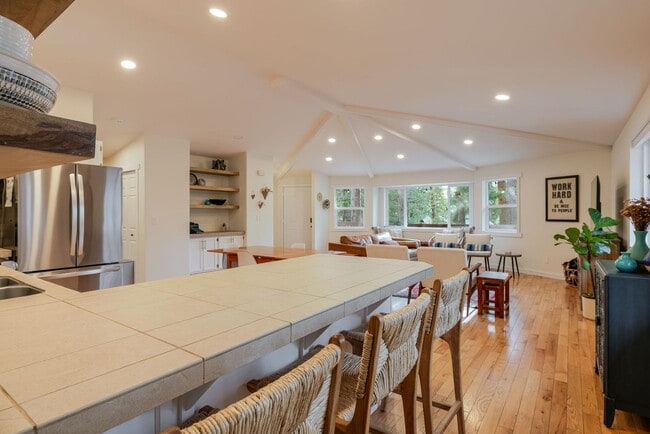 Building Photo - Furnished Rental in Desirable NW Bend Neighborhood