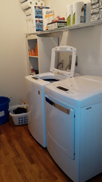 Free in-unit washer and dryer - 1328 Broadway