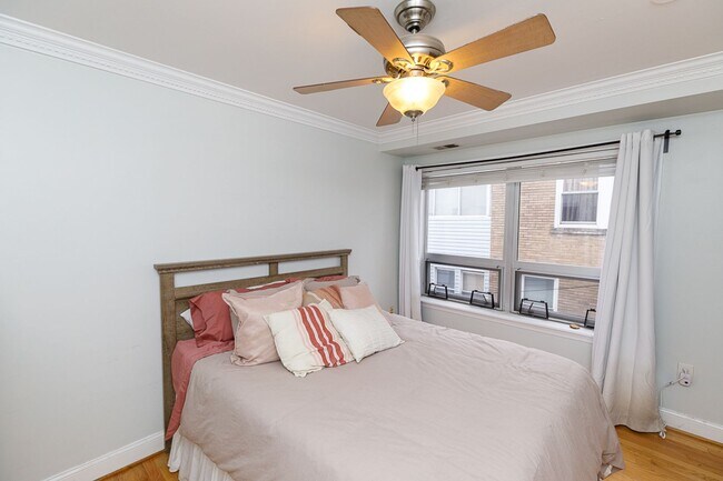 Building Photo - Fantastic Location Near Brightwood Park - ...