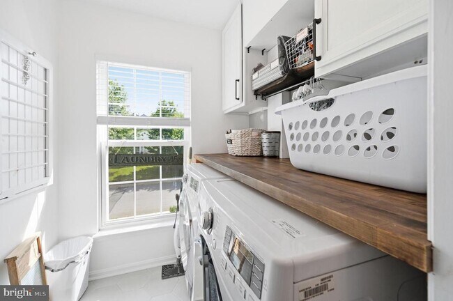 Building Photo - 753 Bonnie Ridge Dr NE