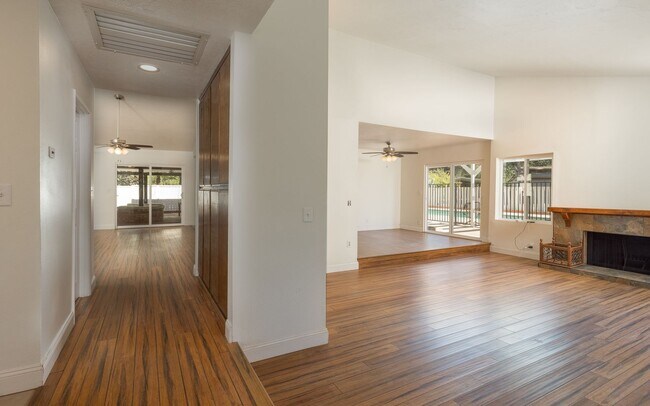 Building Photo - 15408 Glentree Rd