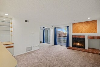 Building Photo - Ground Level Condo! 1 Bed 1 Bath In Littleton!