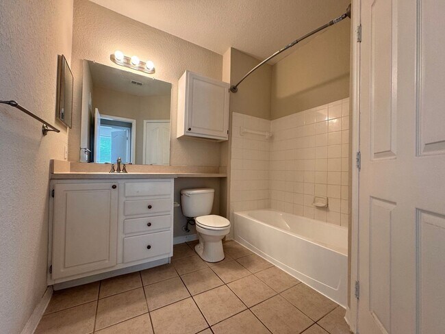 Building Photo - 2BR/1BA Second Floor Condo in Visconti Mai...