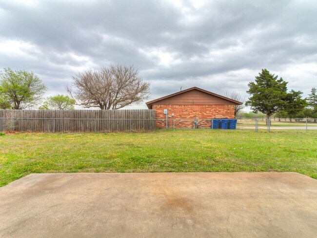 Building Photo - 2b 2ba in Piedmont Schools