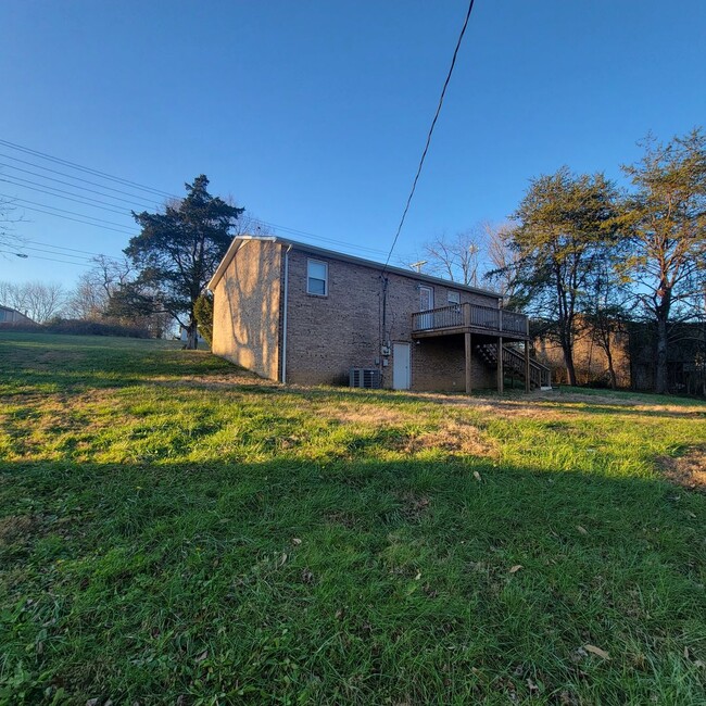 Building Photo - 3/1 Brick House-Cookeville- Full Unfinishe...