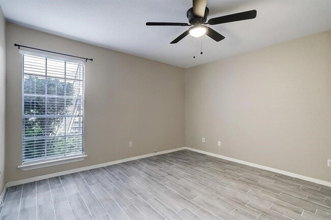 Building Photo - 1880 White Oak Dr