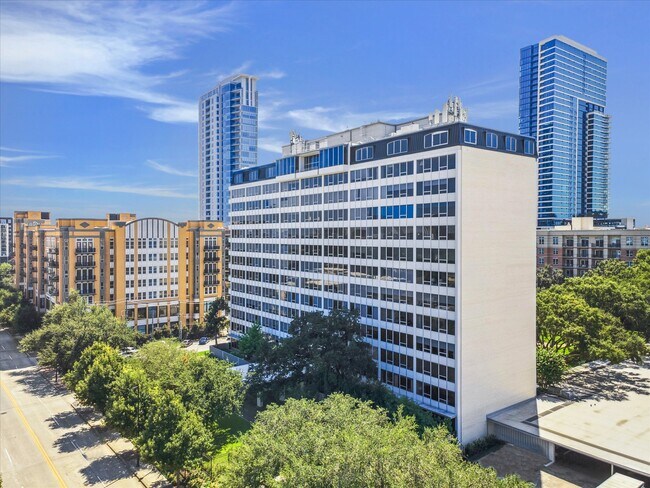 Building Photo - 2701 Westheimer Rd