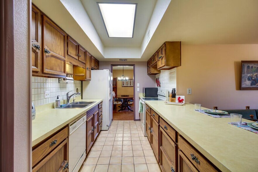 Building Photo - 815 Placita Topa