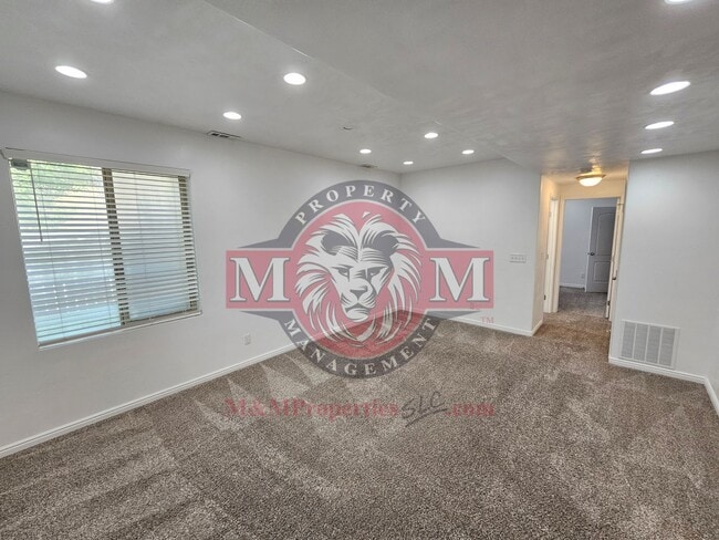 Building Photo - Great 5 Bed 2.5 Bath Home Newly Remodeled