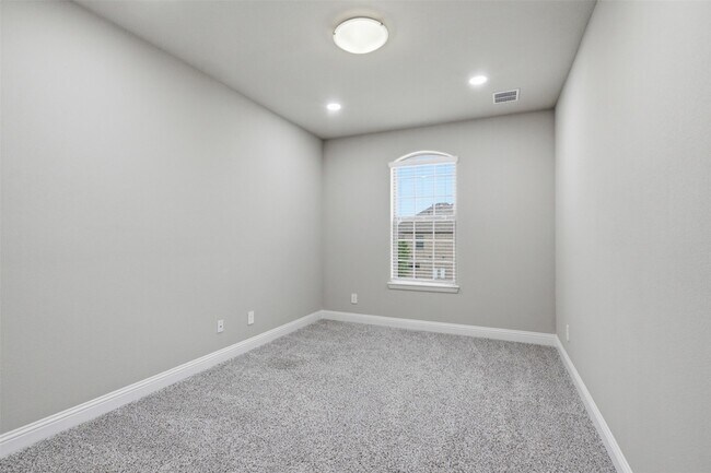 Building Photo - 3537 Ridgecross Dr