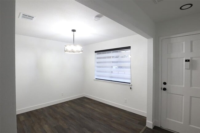 Building Photo - 7706 Garsee Dr