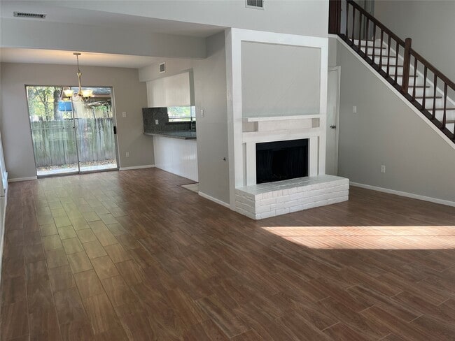 Building Photo - 65 Yewleaf Rd