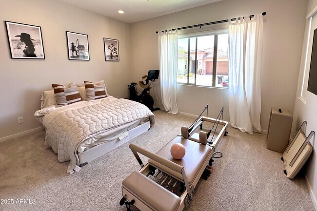 Building Photo - 2827 E Los Gatos Dr