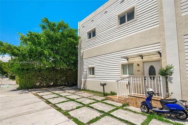 Building Photo - 3723 1/2 NW 7th St