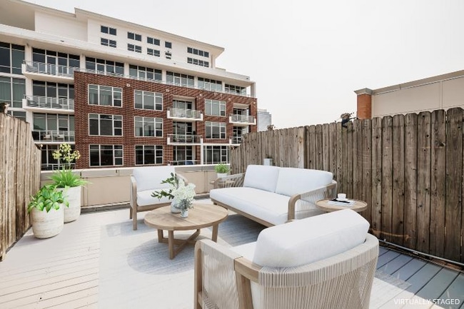 Building Photo - 939 W Madison St