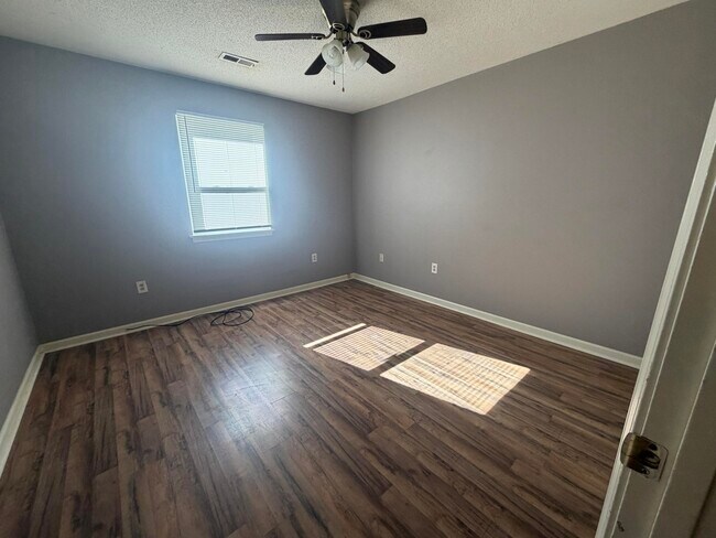 Building Photo - 11 Coulter Dr