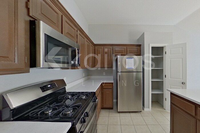 Building Photo - 912 SE 38th St