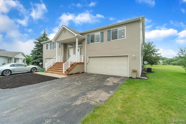 Building Photo - 1116 Lakeview Cir