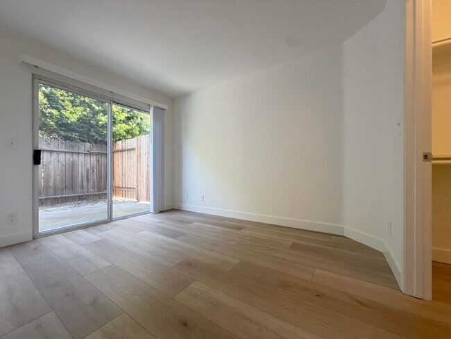 Building Photo - Alhambra Dr